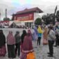 Antrian warga mengular di Operasi Pasar Murah Minyak Goreng PTPN 7 di Stadion Sumpah Pemuda PKOR, Way Halim, Bandarlampung, Senin (31/1). Foto: Netizenku.com