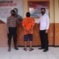 Pelaku pembalakan liar berinisial SG (61) warga Dusun Sukabumi ketika diamankan di Mapolres Pringsewu, Rabu (12/1). Foto: Netizenku.com