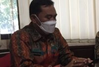 Kepala Disperkim Bandarlampung, Yustam Effendi, saat ditemui di ruang kerjanya, Kamis (13/1). Foto: Netizenku.com