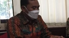Kepala Disperkim Bandarlampung, Yustam Effendi, saat ditemui di ruang kerjanya, Kamis (13/1). Foto: Netizenku.com