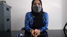 Kabid UKM Dinas Koperasi dan UKM Bandarlampung, Noviana, di ruang kerjanya, Selasa (18/1). Foto: Netizenku.com