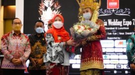 Wali Kota Bandarlampung Eva Dwiana membuka Wedding Expo 7 “The Grandest and Luxurious” Emersia Hotel & Resort Lampung, Jumat (14/1). Foto: Netizenku.com