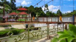 Objek wisata Bendungan Sumur Putri, Kelurahan Sumur Putri, Telukbetung Selatan, Kota Bandarlampung, ramai dikunjungi wisatawan lokal dan luar daerah, Sabtu (15/1). Foto: Netizenku.com