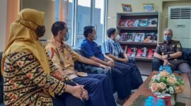 Anggota Bawaslu Bandarlampung audiensi dengan Kepala Kejaksaan Negeri Bandarlampung Abdullah Noer Deny, Selasa (18/1). Foto: Dokumentasi Bawaslu Bandarlampung