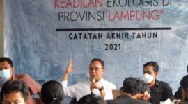 Walhi Lampung menggelar Diskusi Catatan Akhir Tahun 2021 dengan tema Catatan Kritis Keadilan Ekologis di Provinsi Lampung di RPP Cafe, Sumur Batu, Rabu (19/1). Foto: Netizenku.com