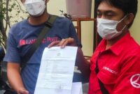 Dua wartawan korban satpam BPN Bandarlampung melaporkan tindak perampasan alat peliputan ke Polres Bandarlampung, Selasa (25/1). Foto: Ist