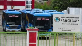 Bus Trans Bandarlampung di Koperasi Ragom Gawi belum beroperasi, hanya digunakan untuk operasional Tim Satgas Covid-19 saat sidak protokol kesehatan, Sabtu (29/1). Foto: Netizenku.com