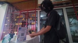 Pemkot Bandarlampung menerapkan aplikasi PeduliLindungi di Gedung Pepadun Pemkot setempat, Rabu (2/2). Foto: Netizenku.com