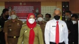 Wali Kota Bandarlampung Eva Dwiana bersama Kepala Kejari Bandarlampung Abdullah Noer Deny di Aula Semergou Pemkot Bandarlampung, Senin (7/2). Foto: Netizenku.com