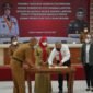 Wali Kota Bandarlampung Eva Dwiana dan Kajari Bandarlampung Abdullah Noer Deny menandatangani MoU Bidang Perdata dan Tata Usaha Negara di Aula Semergou, Senin (7/2). Foto: Dok. Humas