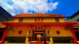 Tempat Ibadah Tri Dharma Vihara Ciang Cin Miao atau Kelenteng Senopati di Jalan Yos Sudarso, Kelurahan Panjang Utara, Kecamatan Panjang, Kota Bandarlampung. Foto: Netizenku.com