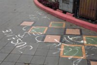 Corat-coret di Bundaran Tugu Adipura bertuliskan 'Justice Is Dead', Rabu (9/3). Foto: Ist