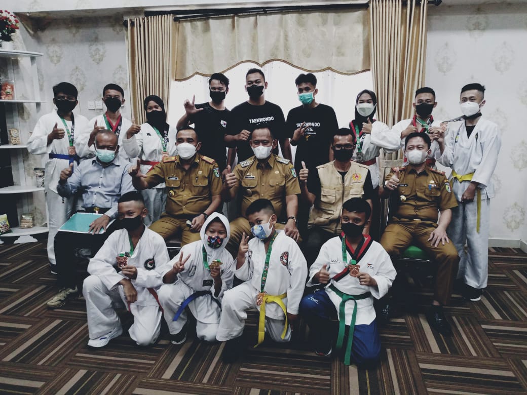 Fauzi Bangga 10 Atlet Taekwondo Pelajar Raih Medali Kejurnas Kapolri