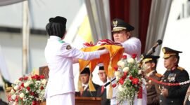 Gubernur Lampung, Arinal Djunaidi, pada saat menjadi pimpinan upacara, Kamis (17/8). Foto: Adpim.