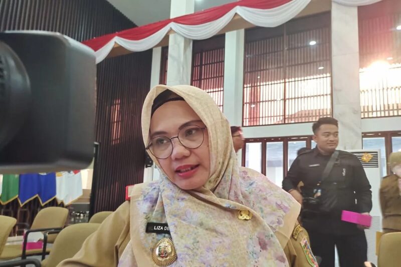 Kepala Dinas Kelautan dan Perikanan Provinsi Lampung, Liza Derni, saat diwawancarai pada Senin (18/9). Foto: Luki.