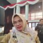 Kepala Dinas Kelautan dan Perikanan Provinsi Lampung, Liza Derni, saat diwawancarai pada Senin (18/9). Foto: Luki.