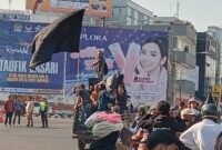 Massa aksi dari Mahasiswa dan Petani se-Lampung pada saat menyampaikan aspirasi di Tugu Adipura, Rabu (27/9). Foto: Ucok