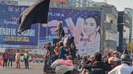 Massa aksi dari Mahasiswa dan Petani se-Lampung pada saat menyampaikan aspirasi di Tugu Adipura, Rabu (27/9). Foto: Ucok