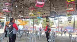 Dewan Juri saat melakukan penilaian dalam perhelatan lomba burung berkicau bertajuk 