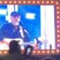Iwan Fals saat menggelar konser bertajuk gaung merah di Lapangan Saburai, Kota Bandarlampung, Minggu (29/10). 