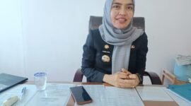 Kepala Dinas Disdukcapil Bandarlampung, Febriana, ketika diwawancarai di kantornya, Selasa (31/10). Foto: Luki.