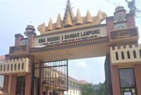 Gapura SMA 3 Negeri Bandar Lampung. 