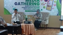 Kepala Kanwil Kemenag Lampung, Puji Raharjo, saat menyampaikan capaian kerja Kemenag Lampung tahun 2023. Foto: Luki