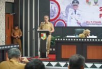 Foto: Sekretaris Daerah (Sekda) Tubaba Ir. Novriwan Jaya SP, membacakan sambutan bupati pada sosialisasi Bimtek aplikasi SPBE, Senin (4/12). (Arie/NK)