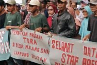 DRL bersama masyarakat setempat. 