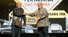 Foto: Penyerahan piagam penghargaan. (Ist/NK)