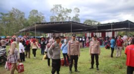 Foto: Anggota polisi berjaga pada kampanye presiden yang dihadiri Atiqoh Istri Ganjar Pranowo. (Rz/NK)