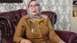 Kepala Dinas Peternakan dan Kesehatan Hewan Provinsi Lampung, Lili Mawarti, ketika diwawancarai di kantornya. Foto: Arsip Luki. 