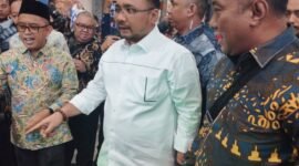 Sebelah Kanan Kepala Sekolah MAN 2 Balam, Tengah Kemenag RI, kiri, Kanwil Kemenag Lampung. 