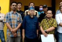 Foto: Masyarakat Tanjung Kemala, Desa Taman Sari, penuhi panggilan Polres Pesawaran. (Soheh/NK)