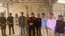 Arinal Djunaidi, dan Rombongan ketika melakukan kunjungan ke TPS yang ada di Bandarlampung. Foto: Luki. 