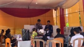 Petugas KPPS Bandarlampung ketika menghitung suara. Foto: Luki. 