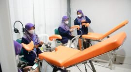 Persiapan Tim Tenaga Kesehatan Terampil diruang pemeriksaan Deteksi Dini HPV DNA. Foto: Humas Dinkes Provinsi Lampung.