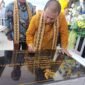 Gubernur Lampung, Arinal Djunaidi, ketika melakukan penandatanganan prasasti. Foto: Luki.