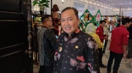 Kepala Dinas Kesehatan, Edwin Rusli, ketika diwawancarai. foto: arsip Luki. 