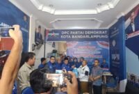 Eva Dwiana saat pengambilan berkas bakal calon Walikota Bandarlampung di Kantor DPC Demokrat Bandarlampung. Foto: Agis. 