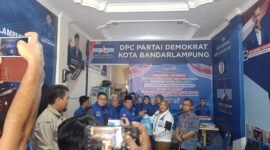 Eva Dwiana saat pengambilan berkas bakal calon Walikota Bandarlampung di Kantor DPC Demokrat Bandarlampung. Foto: Agis. 