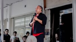 Umar Ahmad saat menyambut ratusan koordinator relawan pada peluncuran Rumah Bersama. (Foto: ist).