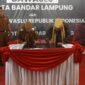 Ketua Bawaslu RI Rahmat Bagja dan Walikota Eva Dwiana meresmikan Kantor Bawaslu Bandarlampung pada Selasa (14/5). (Foto: Dok. Humas Bandarlampung) 