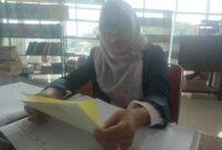 Kepala Bidang Deposit Perpustakaan Lampung, Yanti, ketika diwawancarai. Foto: Luki. 