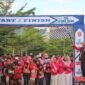 Pj bupati Lampung Barat Nukman, bersama Edi Nurinda Asdep Wawasan Pemuda Deputi Bidang Pemberdayaan Pemuda Kemenpora RI melepas peserta Fun Run. (Iwan/NK)