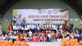 Pj Bupati Tubaba M Firsada, dan Pj Ketua TP-PKK, Hanita Farial, dan jajarannya, menghadiri kegiatan Gebyar PAUD Tahun 2024 di Taman Kuliner Kagungan Ratu. (Arie/NK)