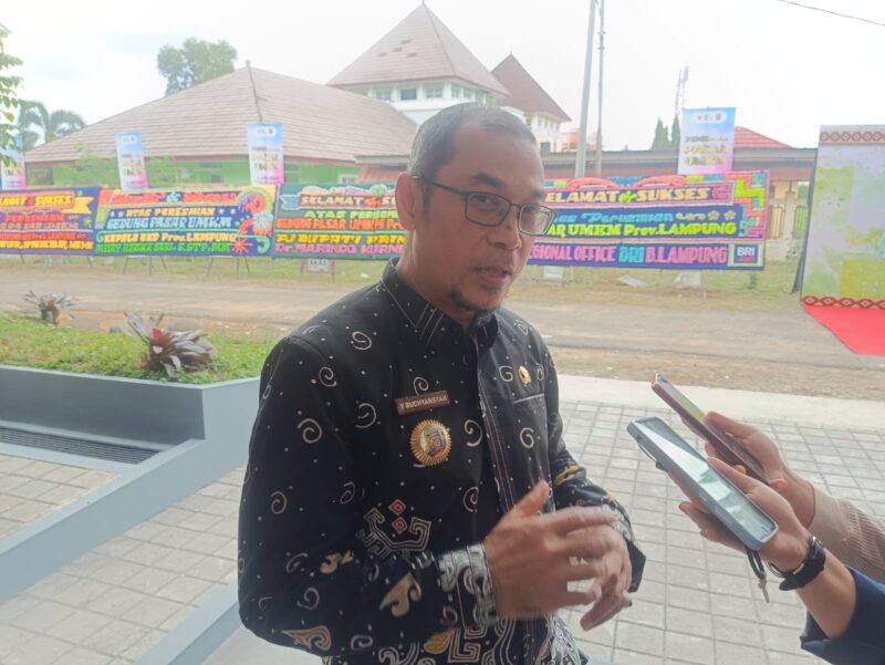 Kepala Dinas Kehutanan (Dishut) Provinsi Lampung, Yanyan Ruchyansyah, ketika diwawancarai. Foto: Luki.