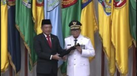 Mendagri ketika melantik Pj Gubernur Lampung, Samsudin. Foto: SS kanal YouTube Kemendagri. 