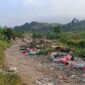 Kondisi sampah di Jalan Garuda, Beringin Raya, Kemiling. Warga mengeluh lantaran kerap menimbulkan bau tak sedap dan mendatangkan lalat. (Foto: Agis)