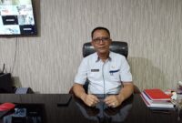 Plt Kepala BPPRD Kota Bandarlampung, Yusnadi Ferianto, saat diwawancarai di ruang kerjanya. (Foto: Agis) 